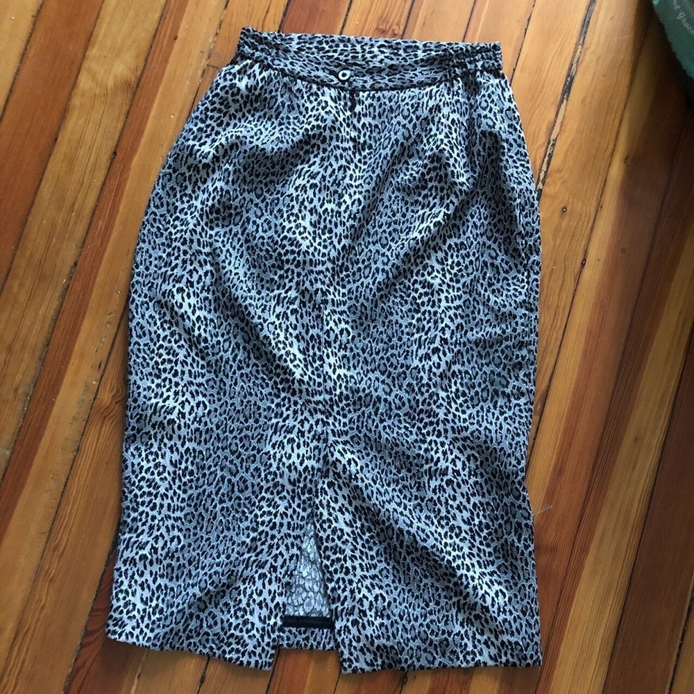 Lily & Taylor leopard print fitted Pencil Skirt - Picture 2 of 4